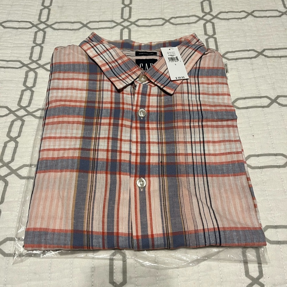 Brad new Men’s Gap shirt